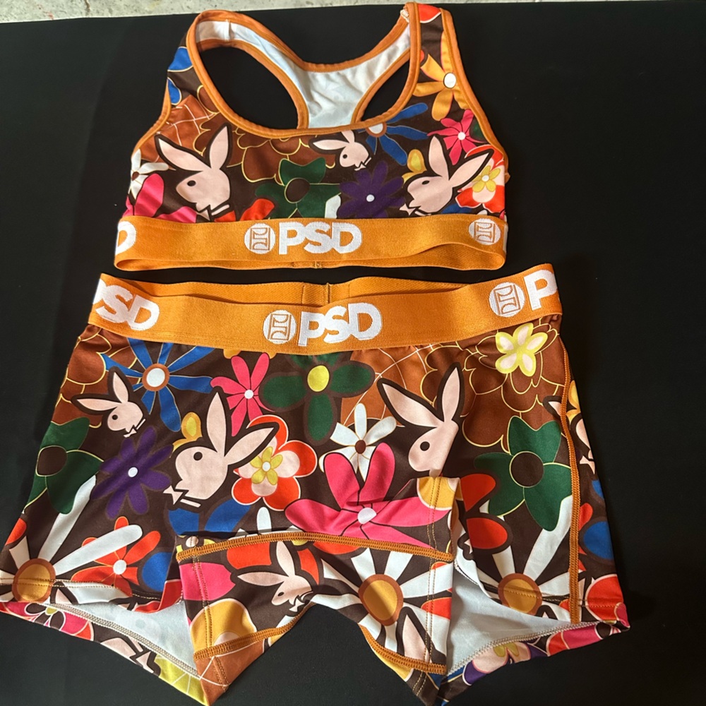 PSD Colorful Floral 70s style shorts and sports bra Set